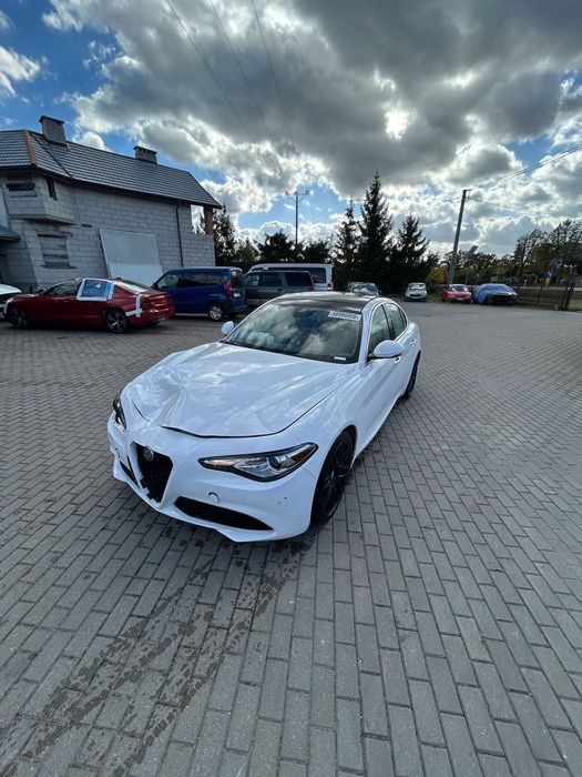Alfa Romeo Giulia Alfa romeo Giulia 2.0 280 KM, RWD, uszkodzone, auto w PL