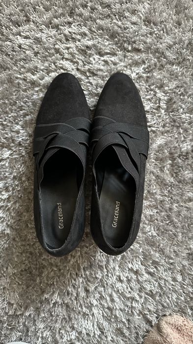 Елегантні чорні туфлі graceland