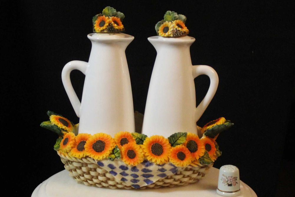 Galheteiro dos anos 70, com girassóis pintados à mão