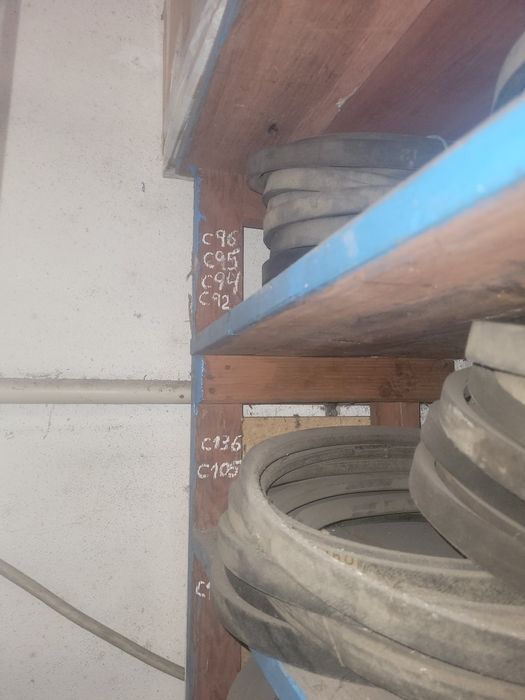 Grande lote de correias trapezoidal