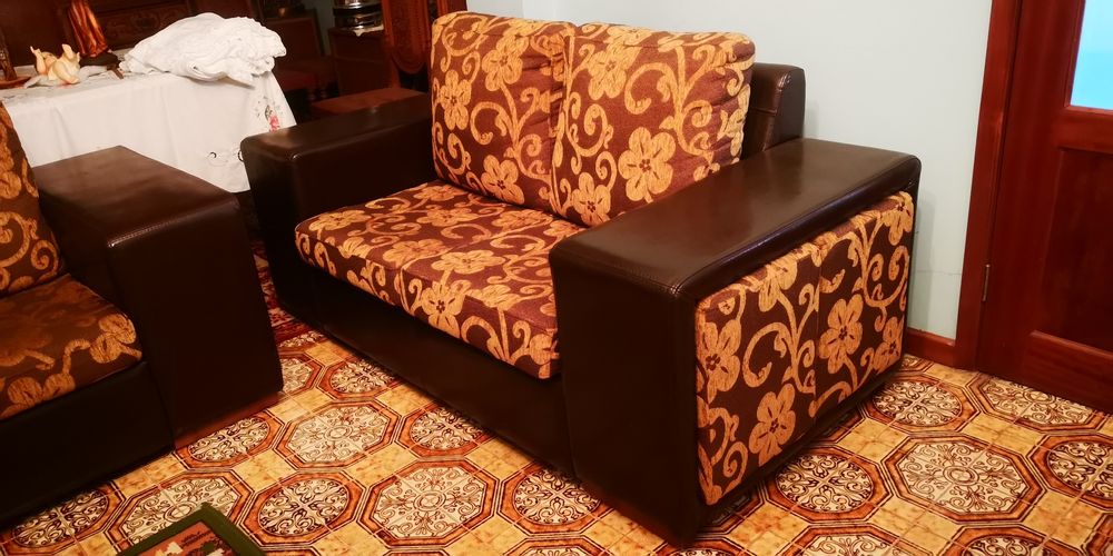 Sofás 2 lugares com puffs