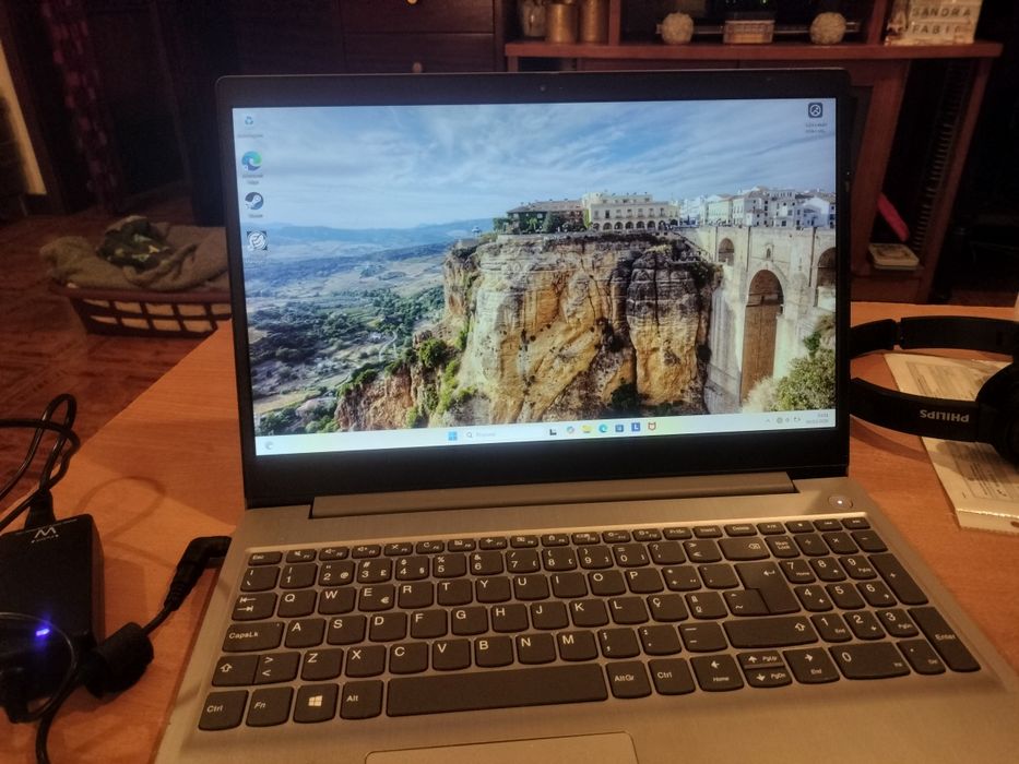 Computador portátil Lenovo ryzen 5