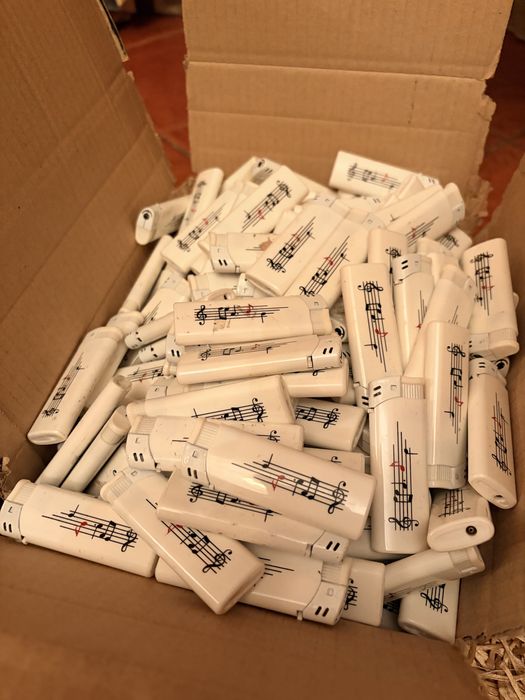 Lote de 800 isqueiros