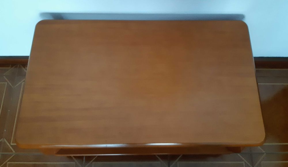 Mesa de centro em cerejeira