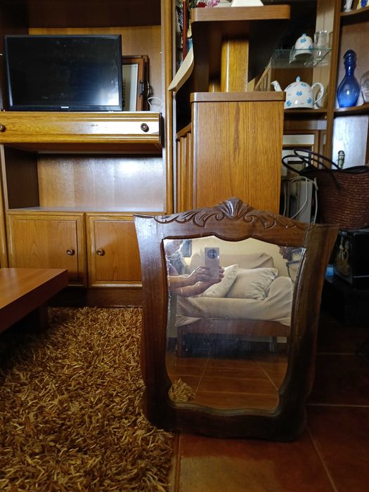 Espelho antigo em madeira