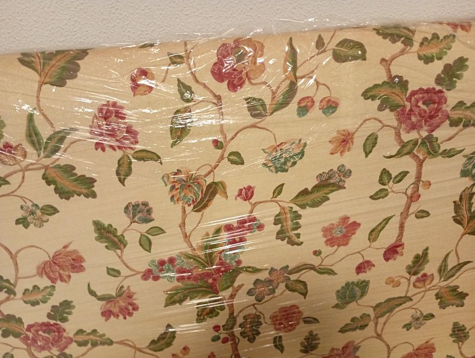 Cabeceira de cama de cama estofada floral(1.80mx1.10) nova embalada