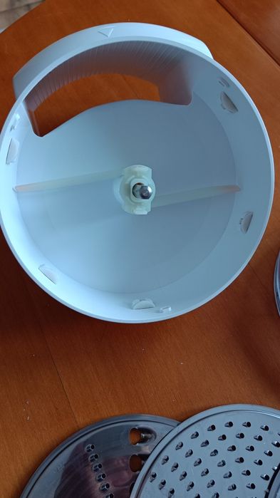 Przystawka szatkująca do Bosch MUM 5 plus 3 tarcze