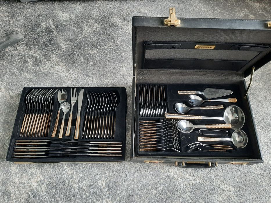 Набор на 12 персон вилки, ложки, ножи, в кейсе