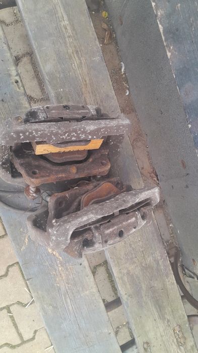 Zaciski komplet bmw e60 3.0d 3.0i na duże tarcze 324