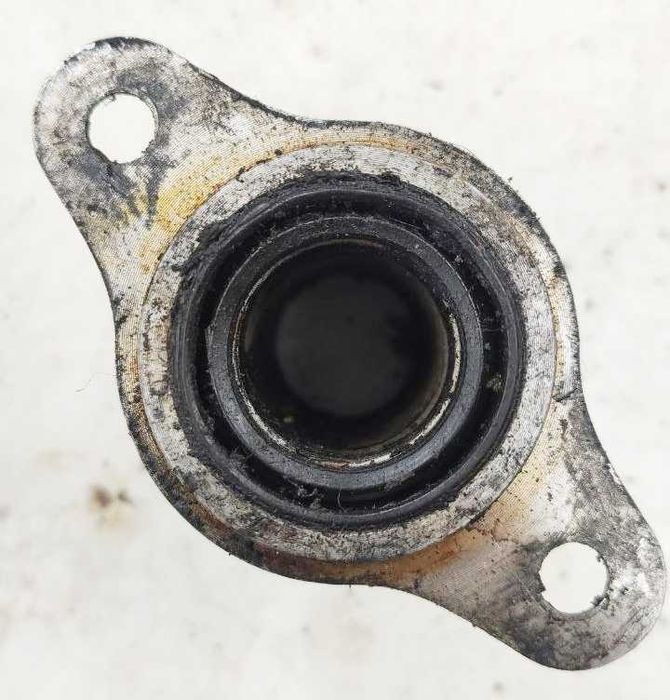 направляющая втулка выжимного Skoda Felicia Favorit Forman 1.3