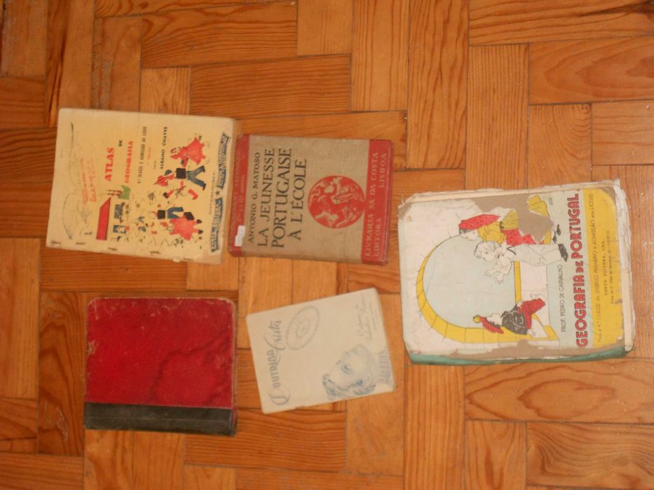 Livros escolares muito antigos geografia, frances, ingles