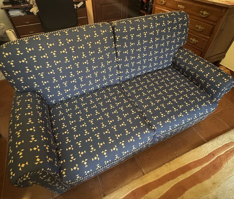 2 Sofas duplos -cama em otimo estado  comp:- 1.60 lar:- 0.78-alt:0.87