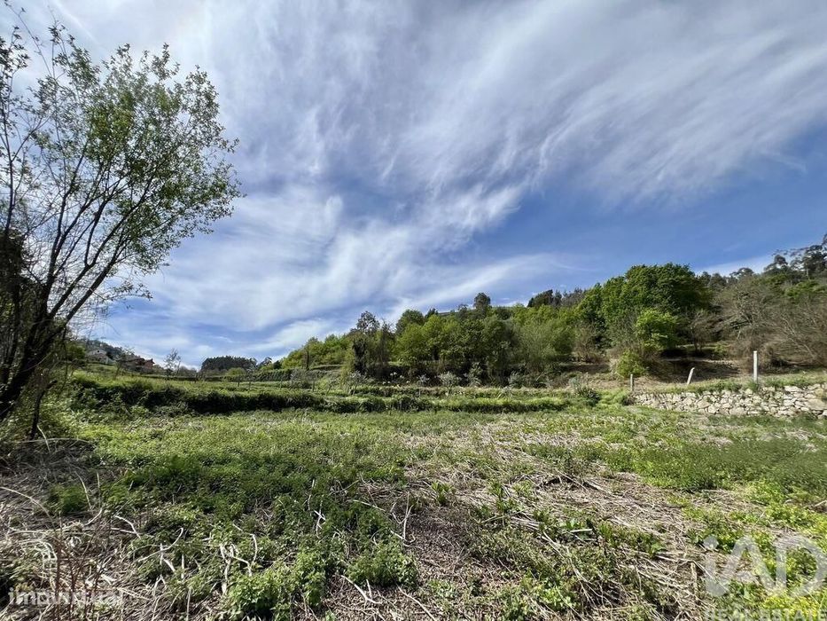 Terreno em Vouzela e Paços de Vilharigues de 26750,00 m2