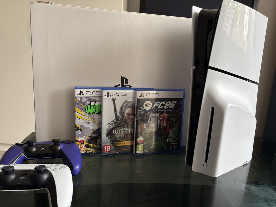 Konsola PlayStation 5 + gry + 2 pady