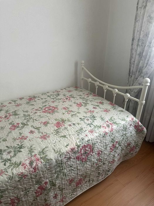 Cama de Solteiro 100x195 c/colchão e estrado Como Nova!