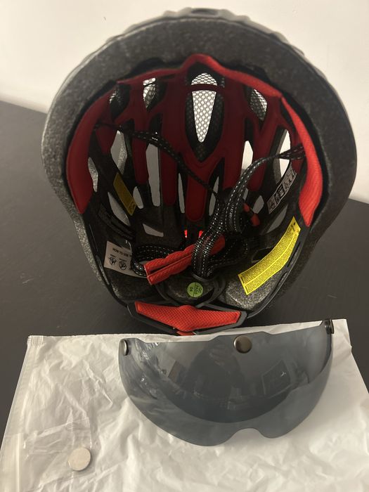 Capacete com viseira e led Kinglead