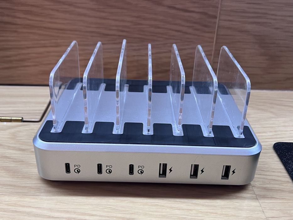 Carregador 6 portas para tablets e telemoveis, 3 USB-A + 3 USB-C