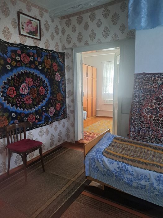 Продаж житлового будинку  та земельної ділянки