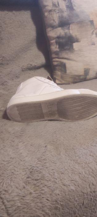 Продам кроссовки