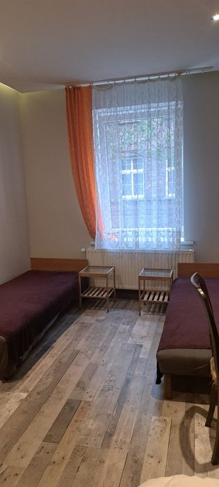 63m2:od 1.09.,2 pokojowe ( jeden z nich baaardzo duży)ul.Wyplera 1