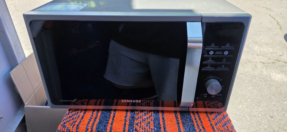 Продам мікрохвильову піч Samsung MS23F302TAS/UA в відмінному стані.