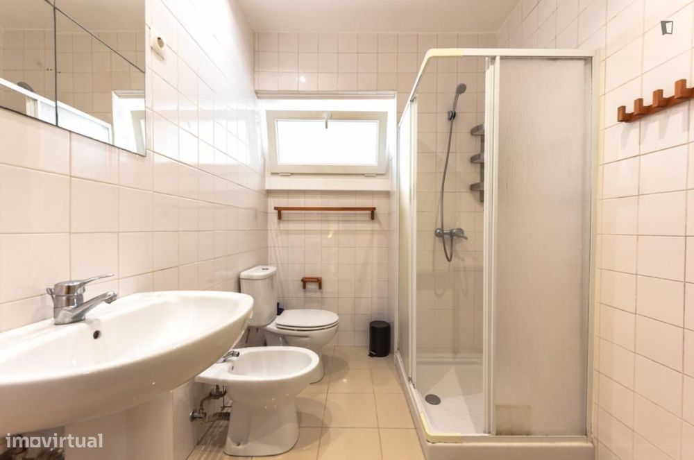 Quarto - localizado em Montes Claros Coimbra