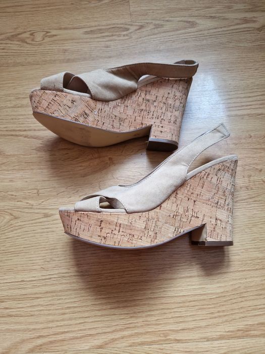 Sandały na koturnie roz.42