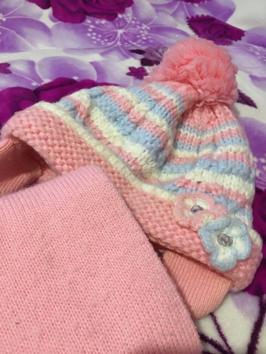 Шапочка дитяча і шарф на дівчинку