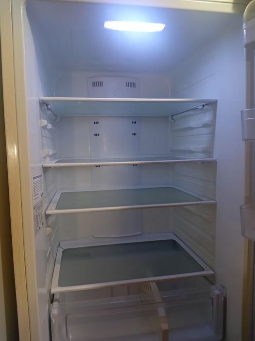 Срочно,продам холодильник.самовывоз