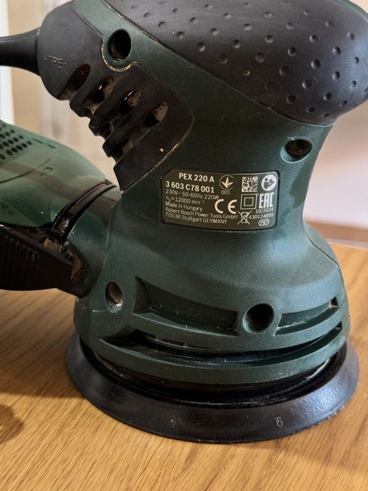 Lixadeira Excêntrica Bosch PEX 220 A – 220W, com caixa e manuais