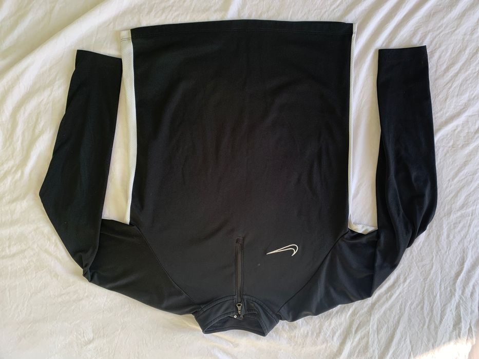 Джемпер Nike з вирізом для пальця
