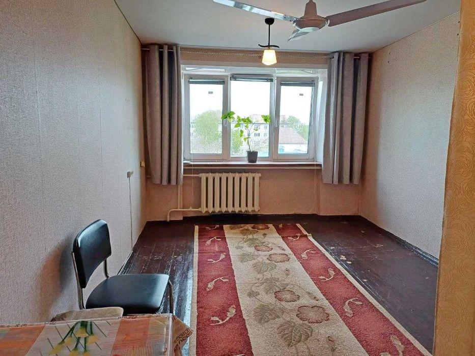 Продам 1 кім. у гуртожитку, вул. Нижня Горова.