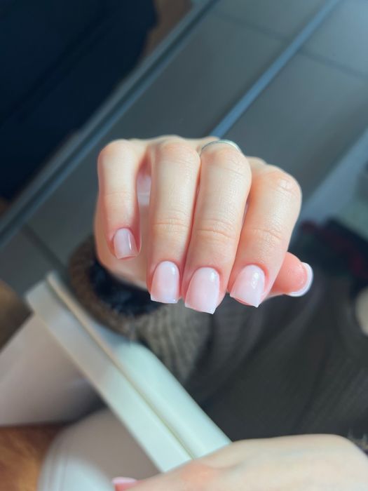 Манікюр та педикюр Полтава район Левада