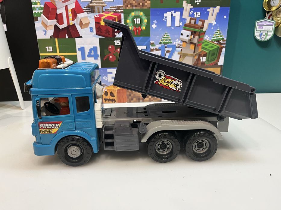 Lefei, Smiki wywrotka z koparka