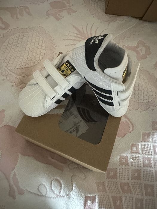 Os 3 pares por 25€. Sapatilhas bebé