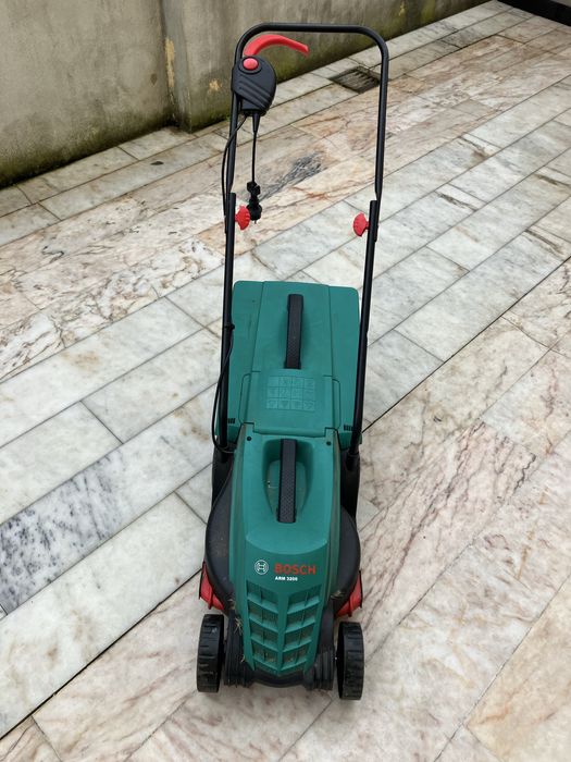 Corta-relvas eletrico BOSCH ARM 32 1200w 32cm