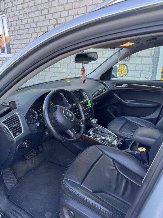 Продам Audi Q5 2012