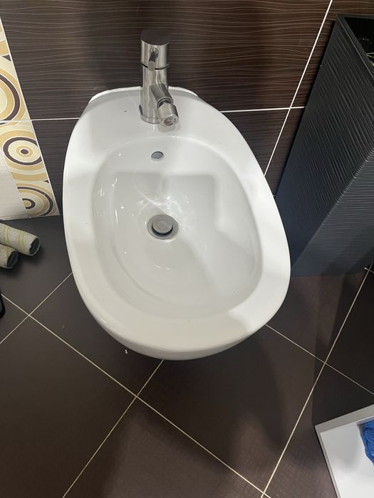 Umywalka. Bidet. Miska klozetowa