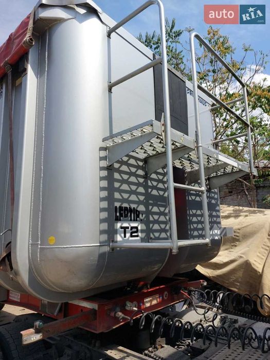 Напівпричіп самоскид Fruehauf LTD  2011