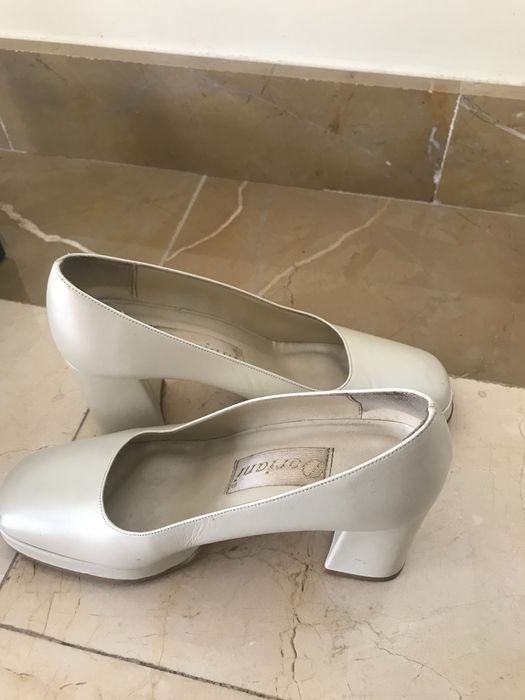 Sapatos de noiva Doriani em bom estado