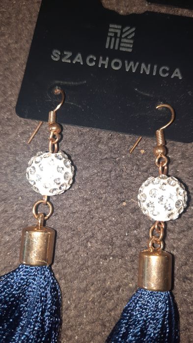Długie wiszące kolczyki