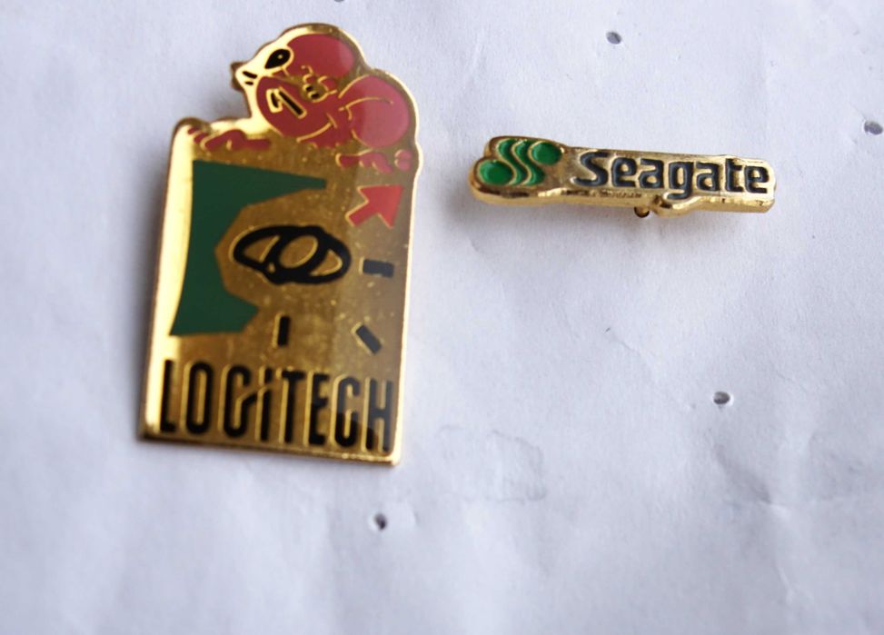zestaw przypinek Logitech Seagate historyczne loga