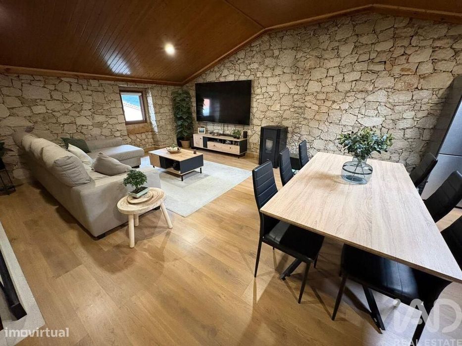 Casa / Villa T2 em Porto de Mós - São João Baptista e São Pedro de 104
