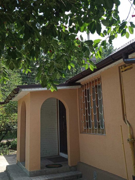 Супер хороший  будинок в районі  4  школи