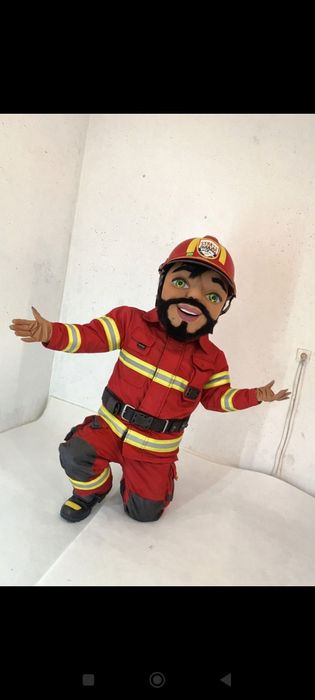 Żywa maskotka kobieta i mężczyz