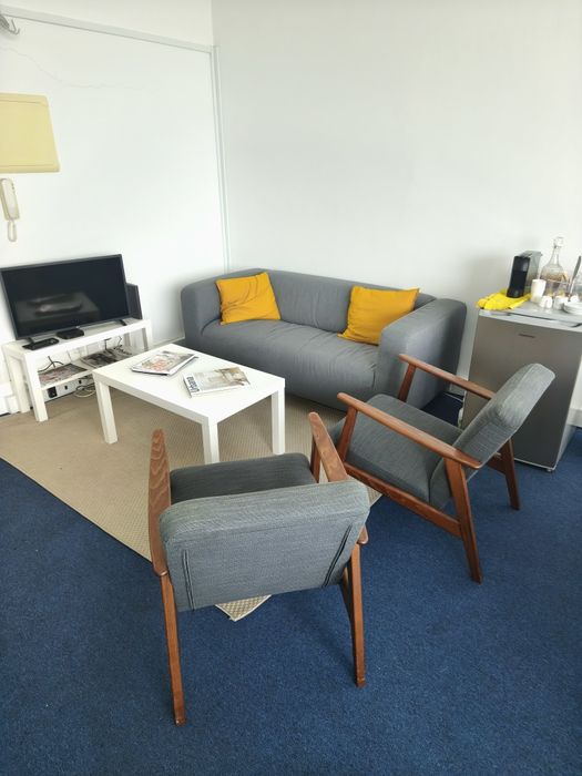 Móveis variados IKEA (secretarias, mesas, sofá)