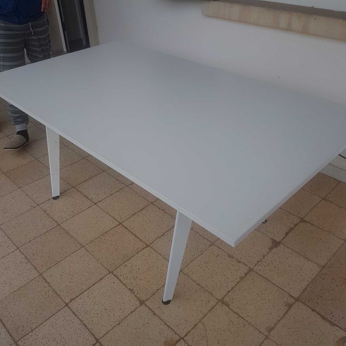Desk in Good Condition64584645254787124