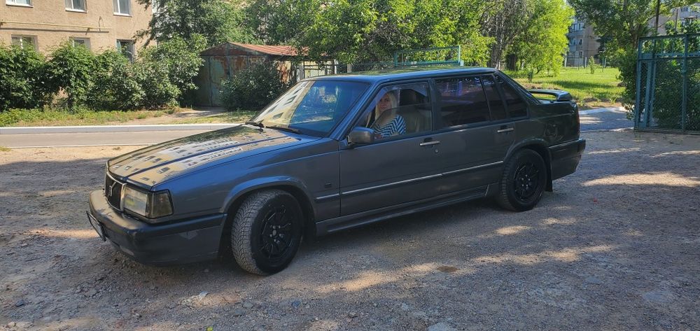 Автомобиль Volvo 960