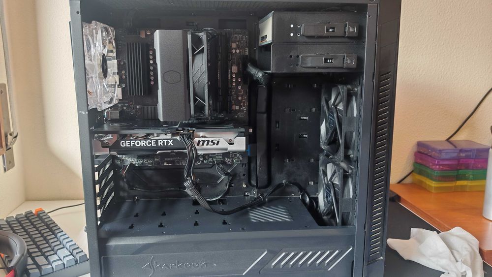 Pc gamer R7 5700x + 5060ti