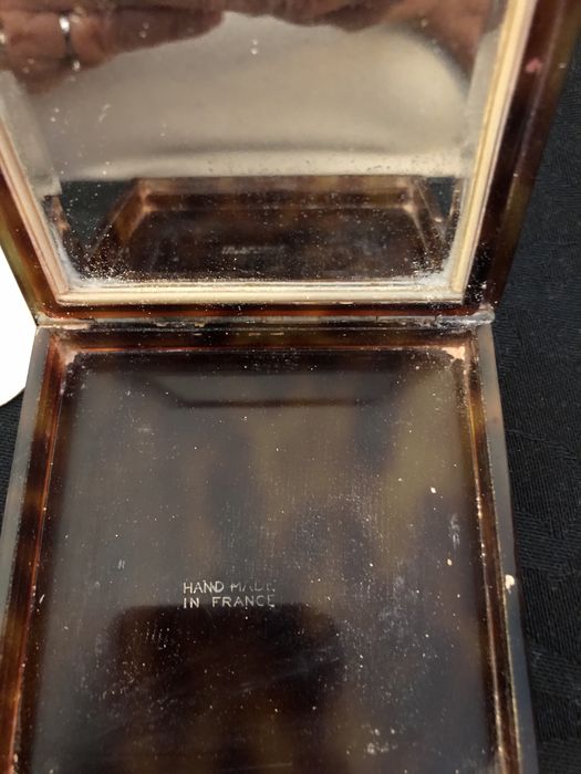 Caixa antiga pó de arroz em tartaruga